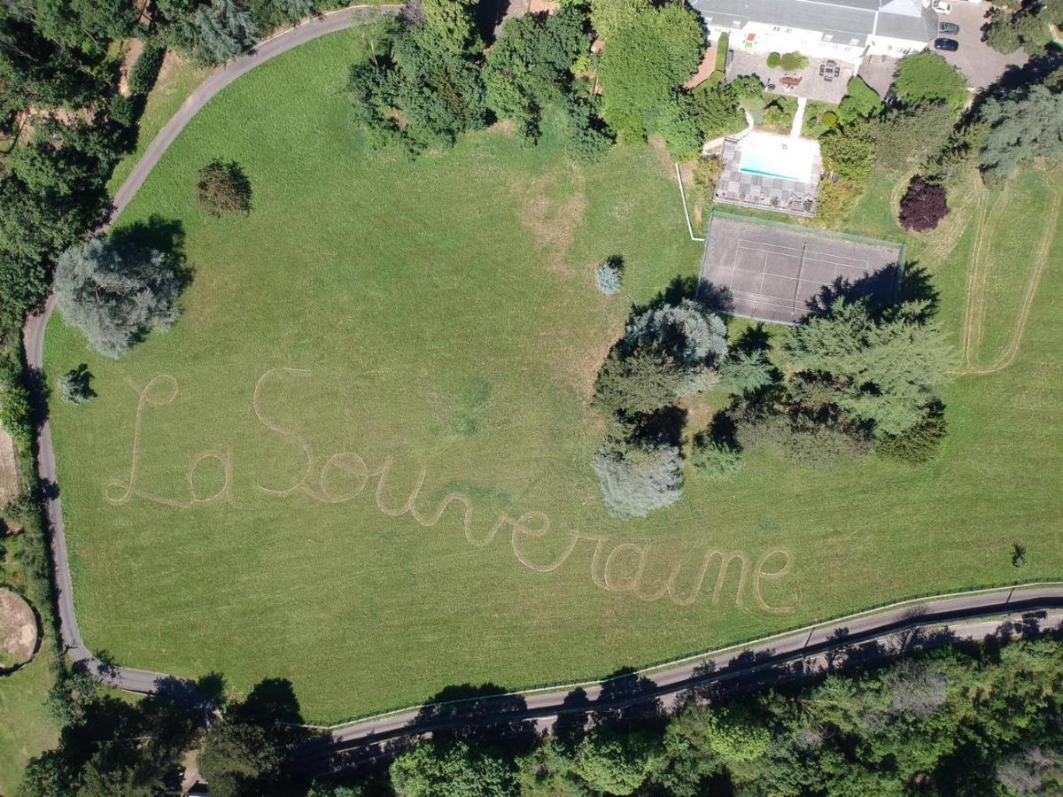 La Souveraine Сен-Жени-Лавал Екстериор снимка